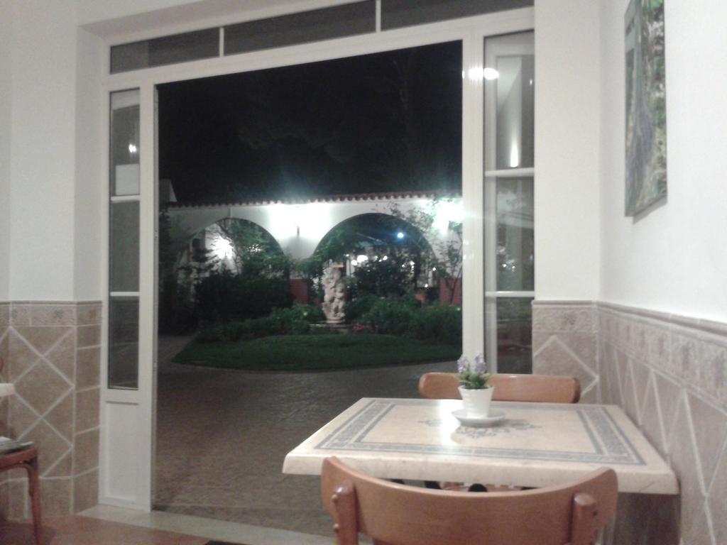 Hostal Oasis Menorca Ciutadella  Exterior photo