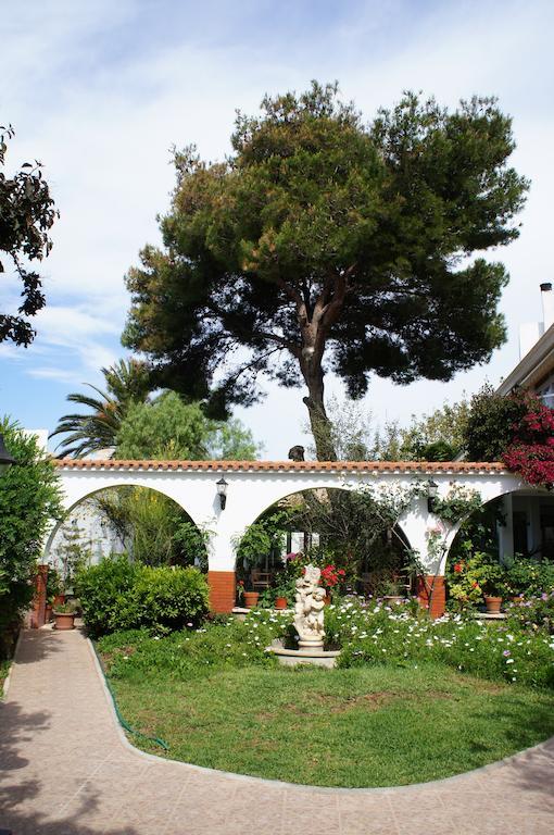 Hostal Oasis Menorca Ciutadella  Exterior photo