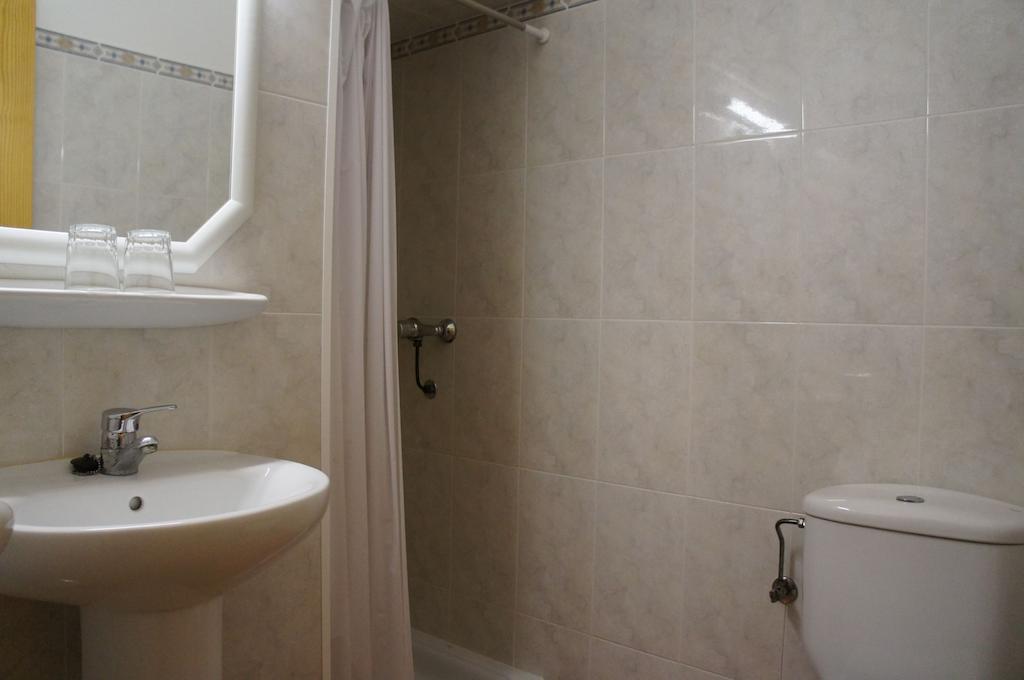 Hostal Oasis Menorca Ciutadella  Room photo