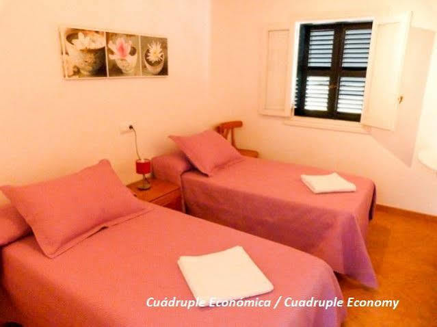 Hostal Oasis Menorca Ciutadella  Exterior photo